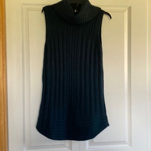 70% wool sleeveless pullover